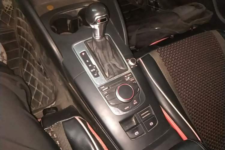 Used Audi A3 2016 Limousine 35 TFSI Ambition Edition Gear Lever