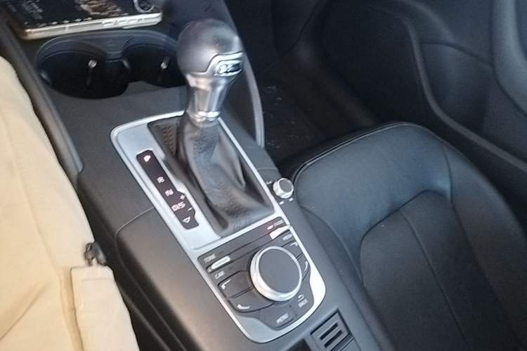 Used Audi A3 2016 Limousine 35 TFSI Prestige Edition Gear Lever