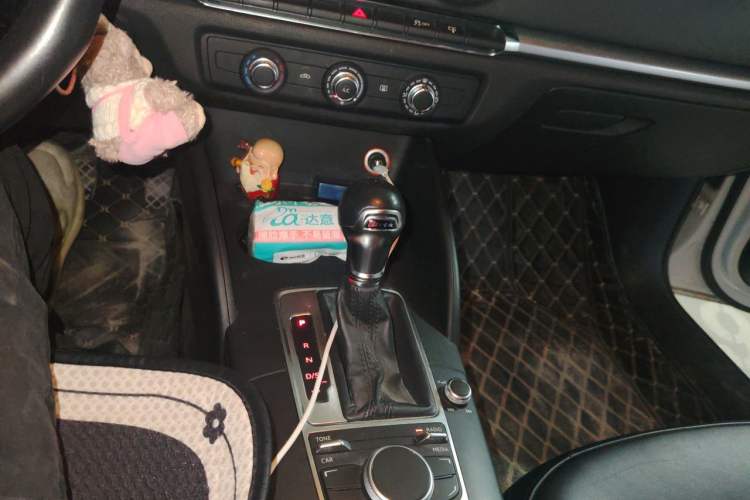 Used Audi A3 2016 Sportback 35 TFSI Ambition Edition Gear Lever
