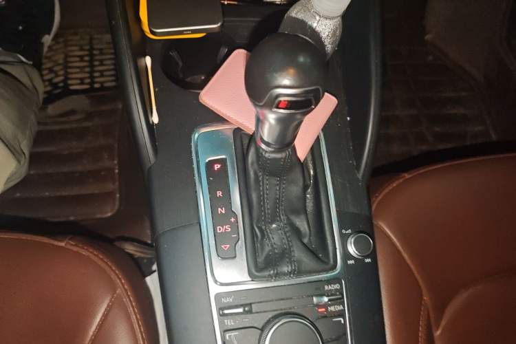 Used Audi A3 2016 Limousine 35 TFSI Prestige Edition Gear Lever
