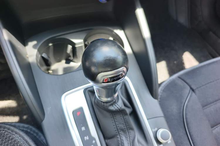 Used Audi A3 2016 Limousine 35 TFSI Prestige Edition Gear Lever