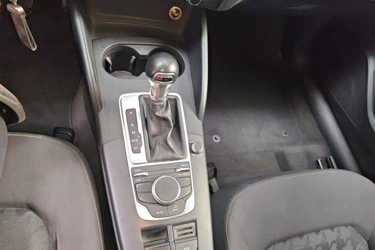 Used Audi A3 2016 Limousine 35 TFSI Ambition Edition Gear Lever