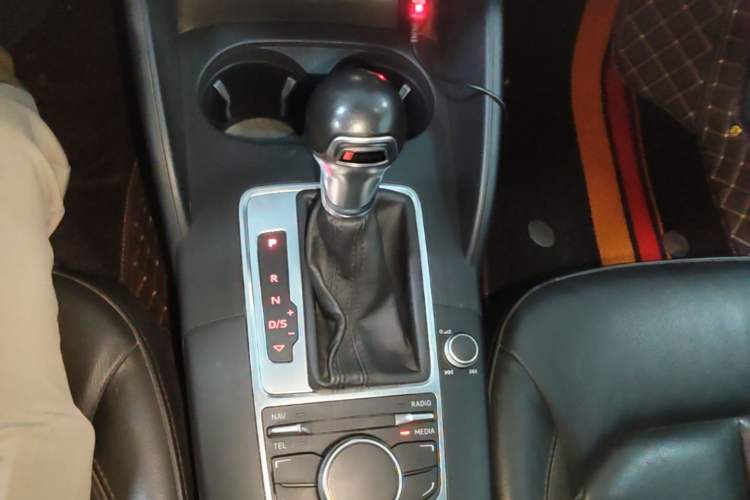 Used Audi A3 2016 Limousine 35 TFSI Style Edition Gear Lever