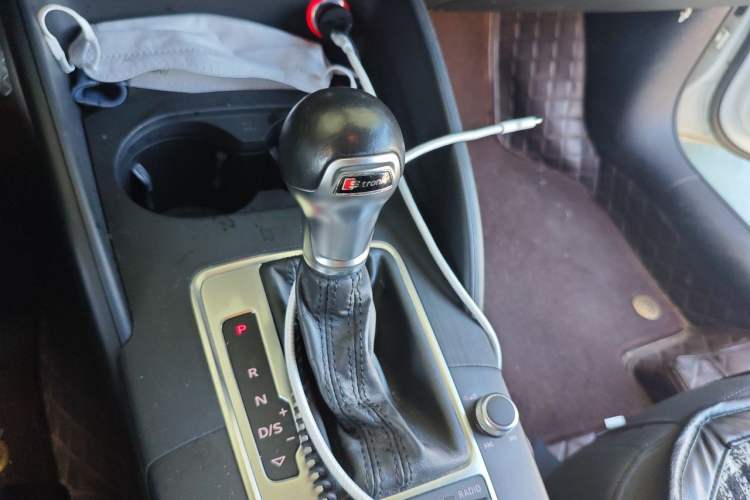 Used Audi A3 2016 Limousine 35 TFSI Ambition Edition Gear Lever