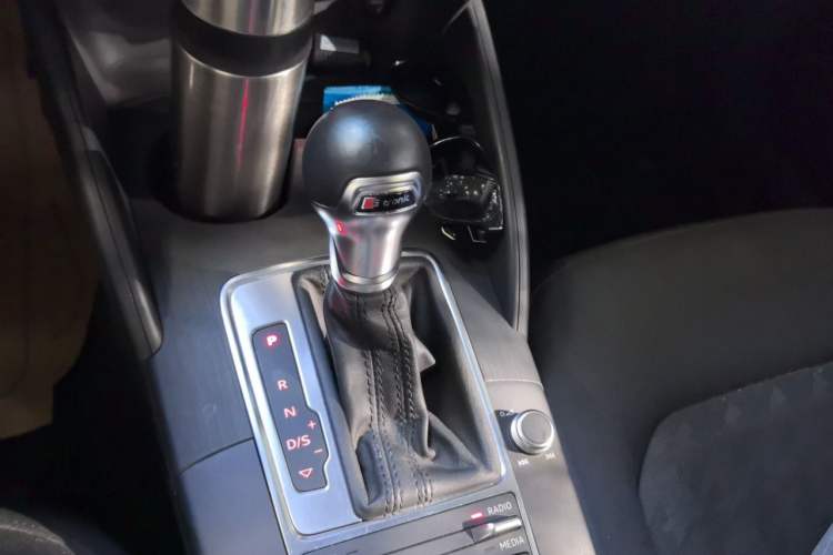 Used Audi A3 2016 Limousine 35 TFSI Ambition Edition Gear Lever
