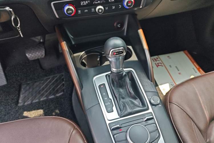 Used Audi A3 2016 Limousine 35 TFSI Style Edition Gear Lever
