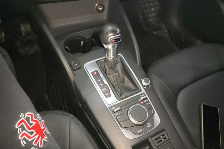 Used Audi A3 2016 Limousine 35 TFSI Prestige Edition Gear Lever