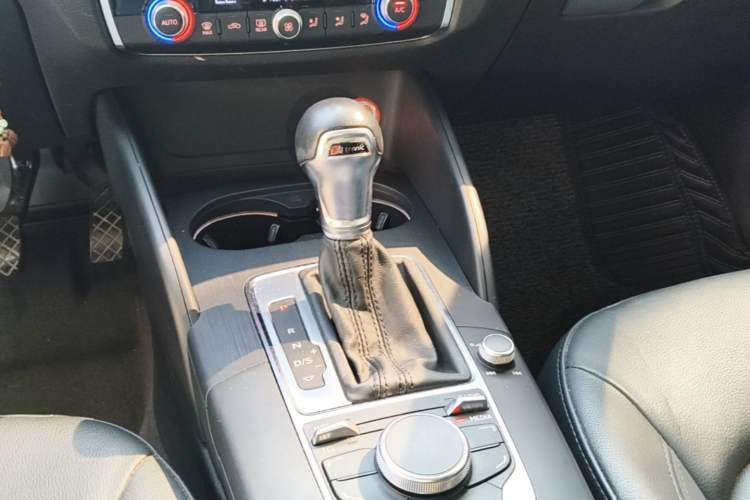 Used Audi A3 2016 Limousine 35 TFSI Style Edition Gear Lever