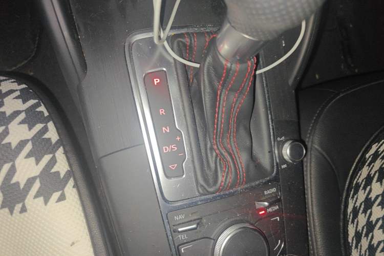 Used Audi A3 2016 Limousine 35 TFSI Style Edition Gear Lever