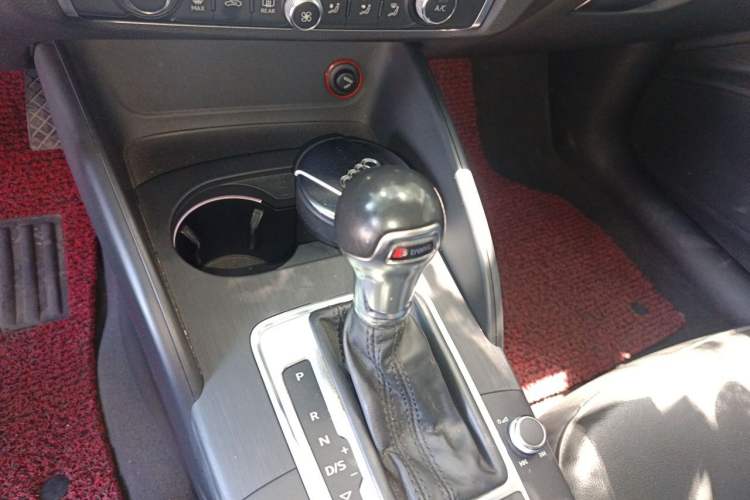 Used Audi A3 2016 Limousine 35 TFSI Style Edition Gear Lever