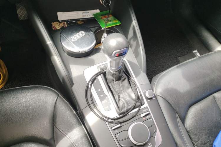 Used Audi A3 2016 Limousine 35 TFSI Style Edition Gear Lever
