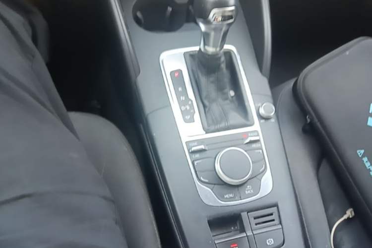 Used Audi A3 2016 Limousine 35 TFSI Ambition Edition Gear Lever