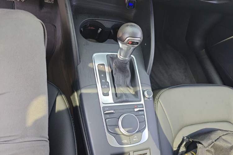 Used Audi A3 2016 Limousine 35 TFSI Prestige Edition Gear Lever