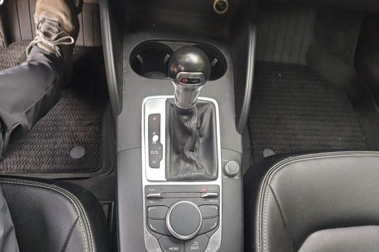 Used Audi A3 2016 Limousine 35 TFSI Prestige Edition Gear Lever