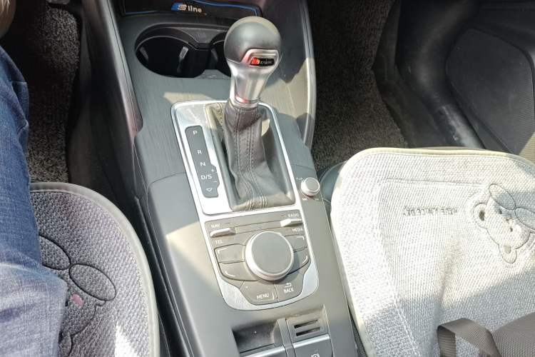 Used Audi A3 2016 Limousine 35 TFSI Style Edition Gear Lever