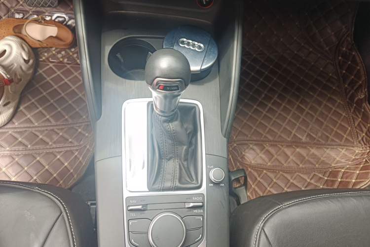 Used Audi A3 2016 Limousine 35 TFSI Ambition Edition Gear Lever