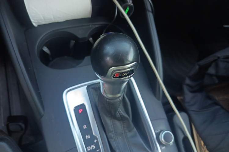 Used Audi A3 2016 Limousine 35 TFSI Ambition Edition Gear Lever