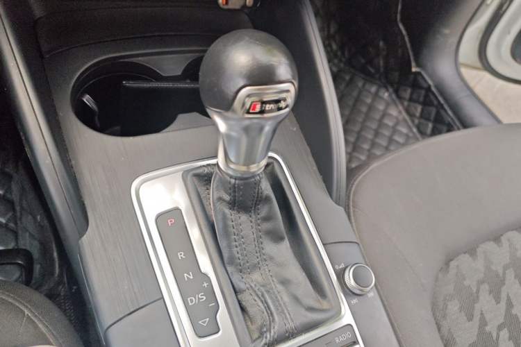 Used Audi A3 2016 Limousine 35 TFSI Ambition Edition Gear Lever