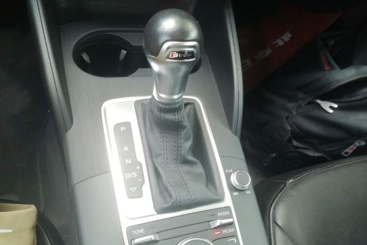 Used Audi A3 2016 Limousine 35 TFSI Prestige Edition Gear Lever