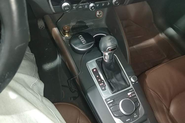 Used Audi A3 2016 Limousine 35 TFSI Style Edition Gear Lever