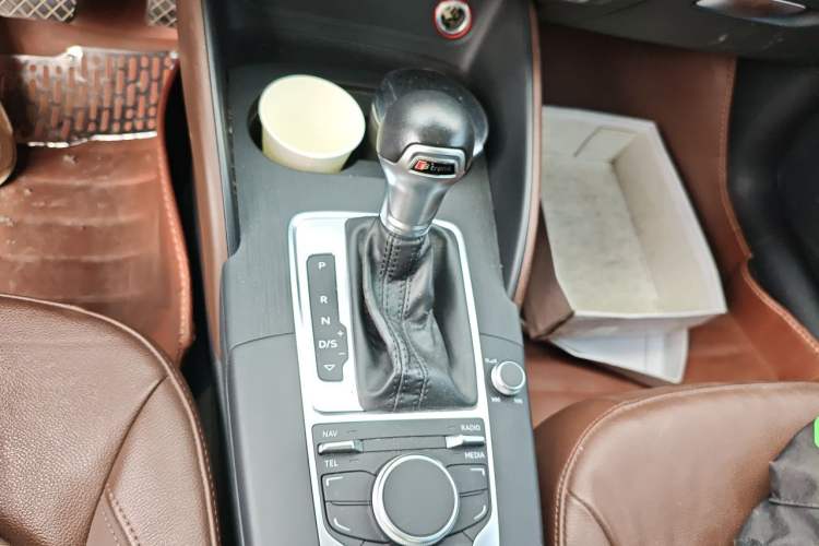 Used Audi A3 2016 Limousine 35 TFSI Style Edition Gear Lever