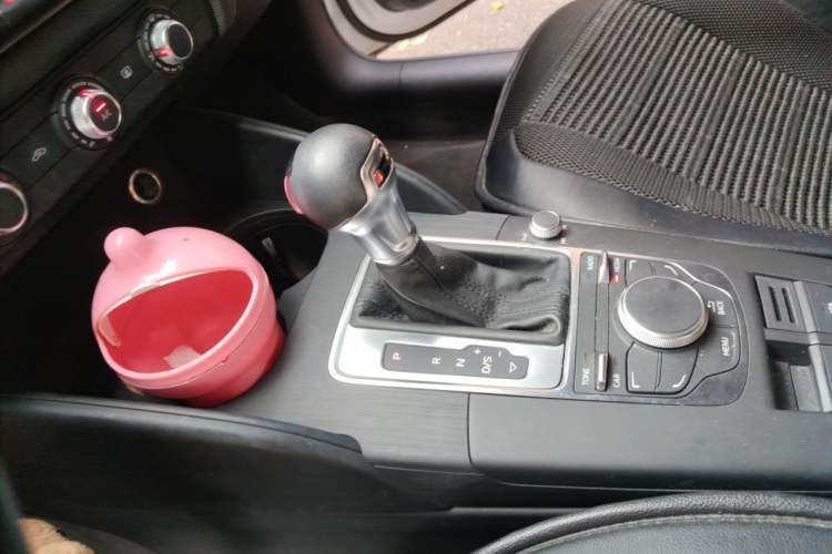 Used Audi A3 2016 Limousine 35 TFSI Ambition Edition Gear Lever