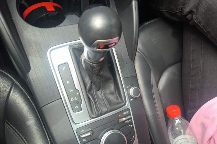 Used Audi A3 2016 Limousine 35 TFSI Prestige Edition Gear Lever