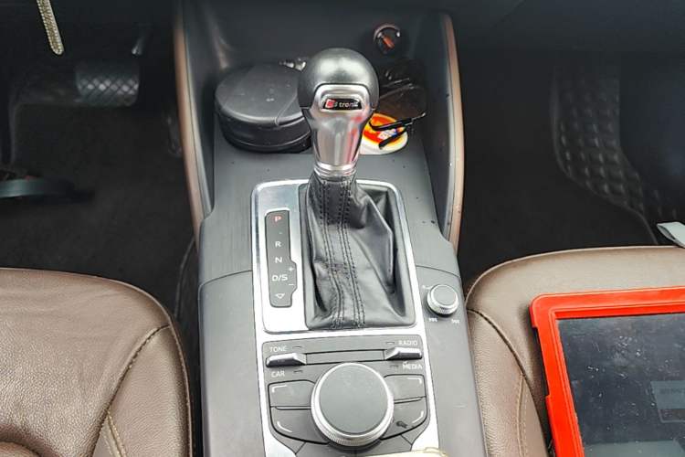 Used Audi A3 2016 Limousine 35 TFSI Style Edition Gear Lever