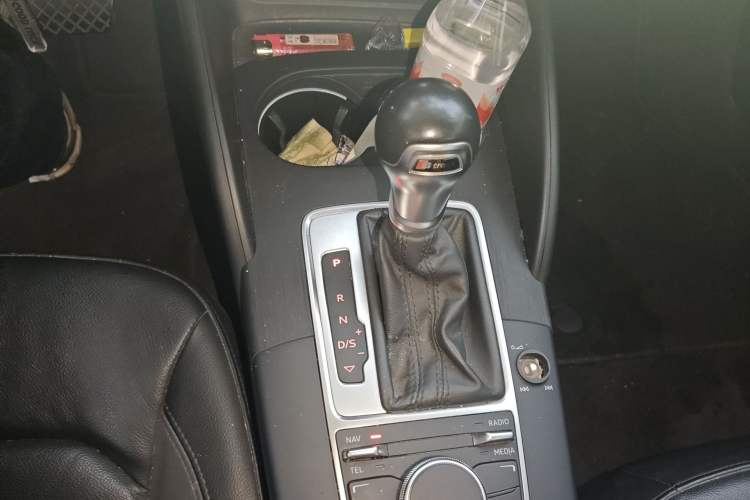 Used Audi A3 2016 Limousine 35 TFSI Style Edition Gear Lever