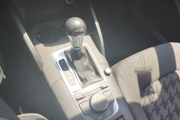 Used Audi A3 2016 Limousine 35 TFSI Ambition Edition Gear Lever