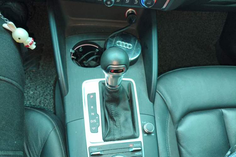 Used Audi A3 2016 Limousine 35 TFSI Prestige Edition Gear Lever