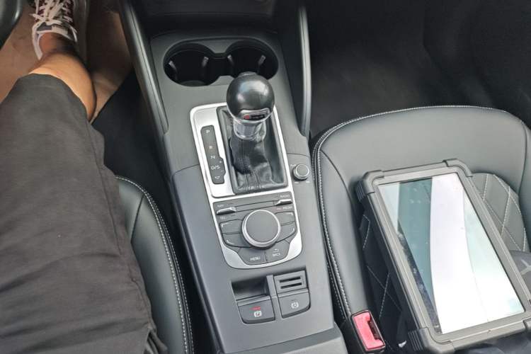 Used Audi A3 2016 Limousine 35 TFSI Prestige Edition Gear Lever