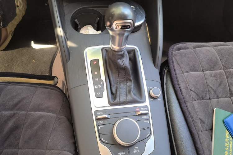 Used Audi A3 2016 Limousine 35 TFSI Ambition Edition Gear Lever