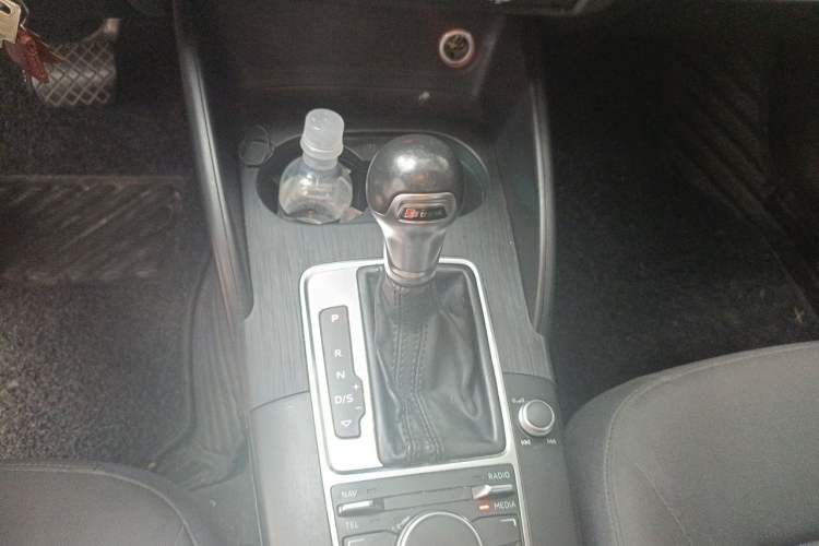 Used Audi A3 2016 Limousine 35 TFSI Prestige Edition Gear Lever