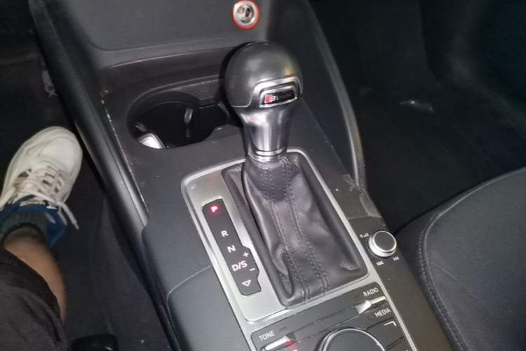 Used Audi A3 2016 Limousine 35 TFSI Ambition Edition Gear Lever