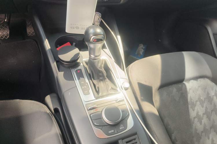 Used Audi A3 2016 Limousine 35 TFSI Ambition Edition Gear Lever