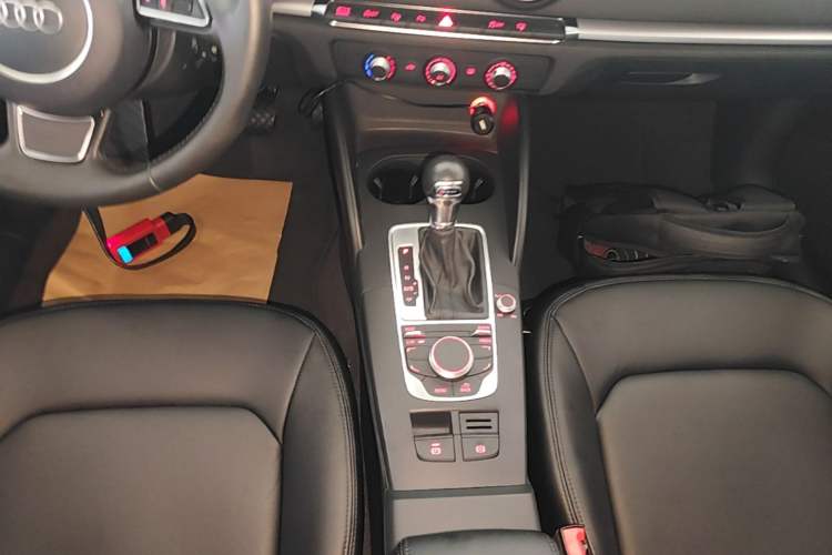 Used Audi A3 2016 Limousine 35 TFSI Ambition Edition Gear Lever