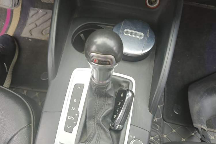 Used Audi A3 2016 Limousine 35 TFSI Style Edition Gear Lever