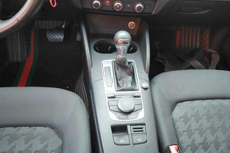 Used Audi A3 2016 Limousine 35 TFSI Prestige Edition Gear Lever
