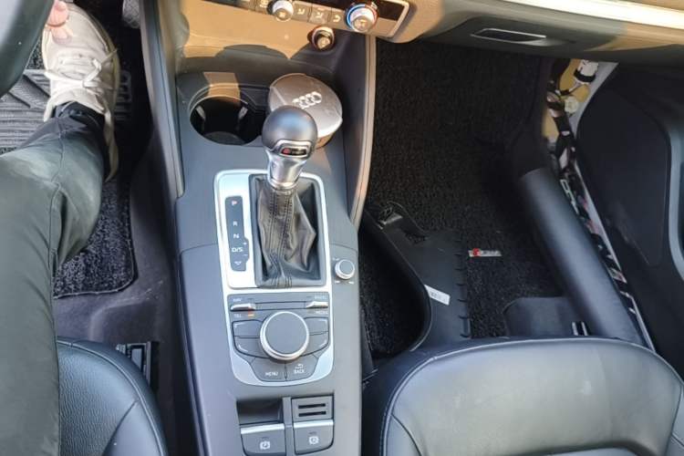 Used Audi A3 2016 Limousine 35 TFSI Style Edition Gear Lever