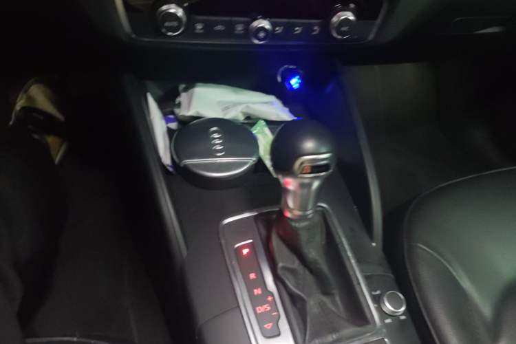 Used Audi A3 2016 Limousine 35 TFSI Style Edition Gear Lever