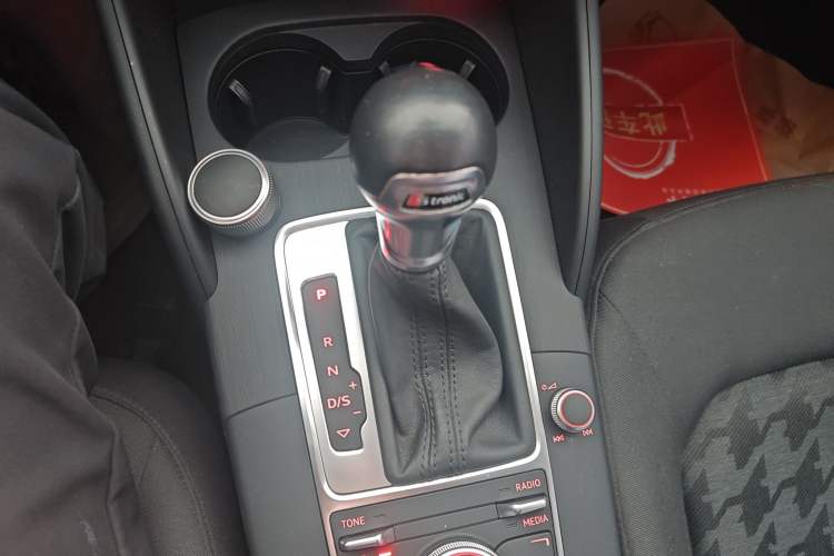 Used Audi A3 2016 Limousine 35 TFSI Ambition Edition Gear Lever
