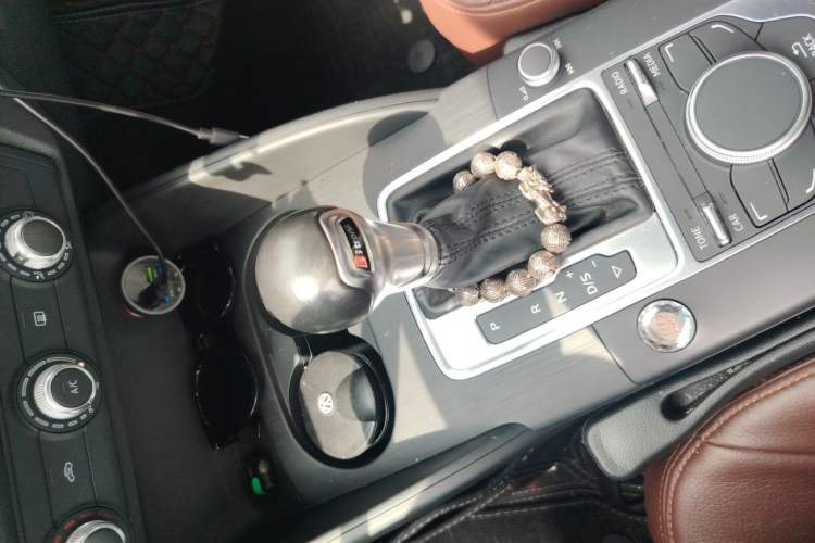 Used Audi A3 2016 Limousine 35 TFSI Ambition Edition Gear Lever