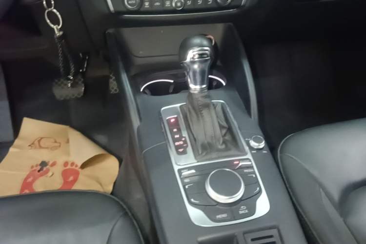 Used Audi A3 2016 Limousine 35 TFSI Style Edition Gear Lever
