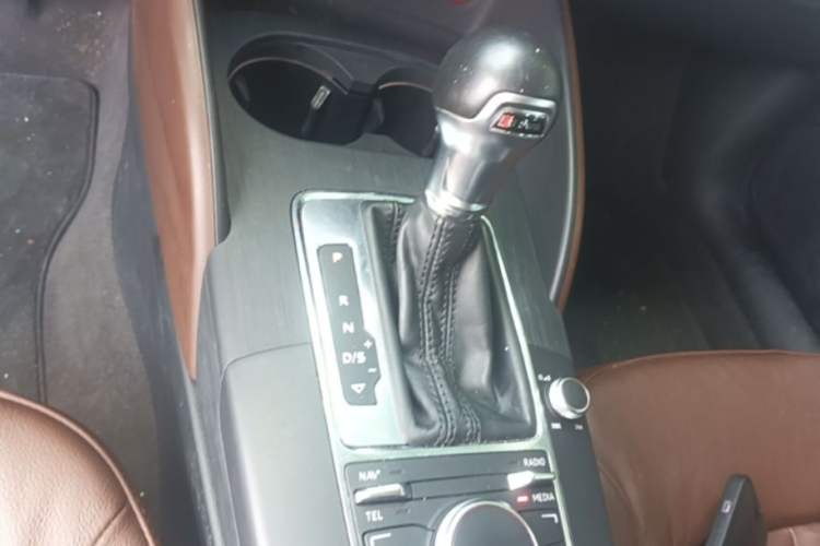 Used Audi A3 2016 Limousine 35 TFSI Style Edition Gear Lever
