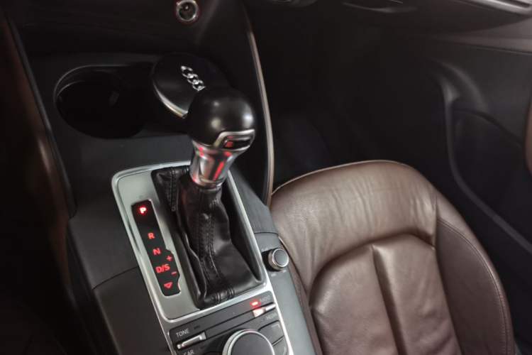 Used Audi A3 2016 Limousine 35 TFSI Style Edition Gear Lever