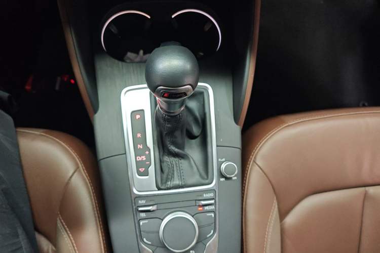 Used Audi A3 2016 Limousine 35 TFSI Style Edition Gear Lever