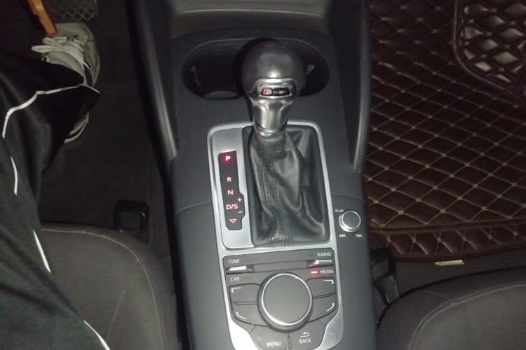 Used Audi A3 2016 Limousine 35 TFSI Ambition Edition Gear Lever