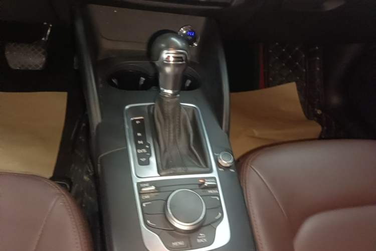 Used Audi A3 2016 Limousine 35 TFSI Ambition Edition Gear Lever