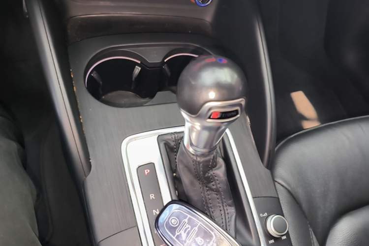 Used Audi A3 2016 Limousine 35 TFSI Style Edition Gear Lever